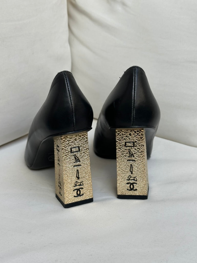Chanel Cap Toe Leather Heels (39)