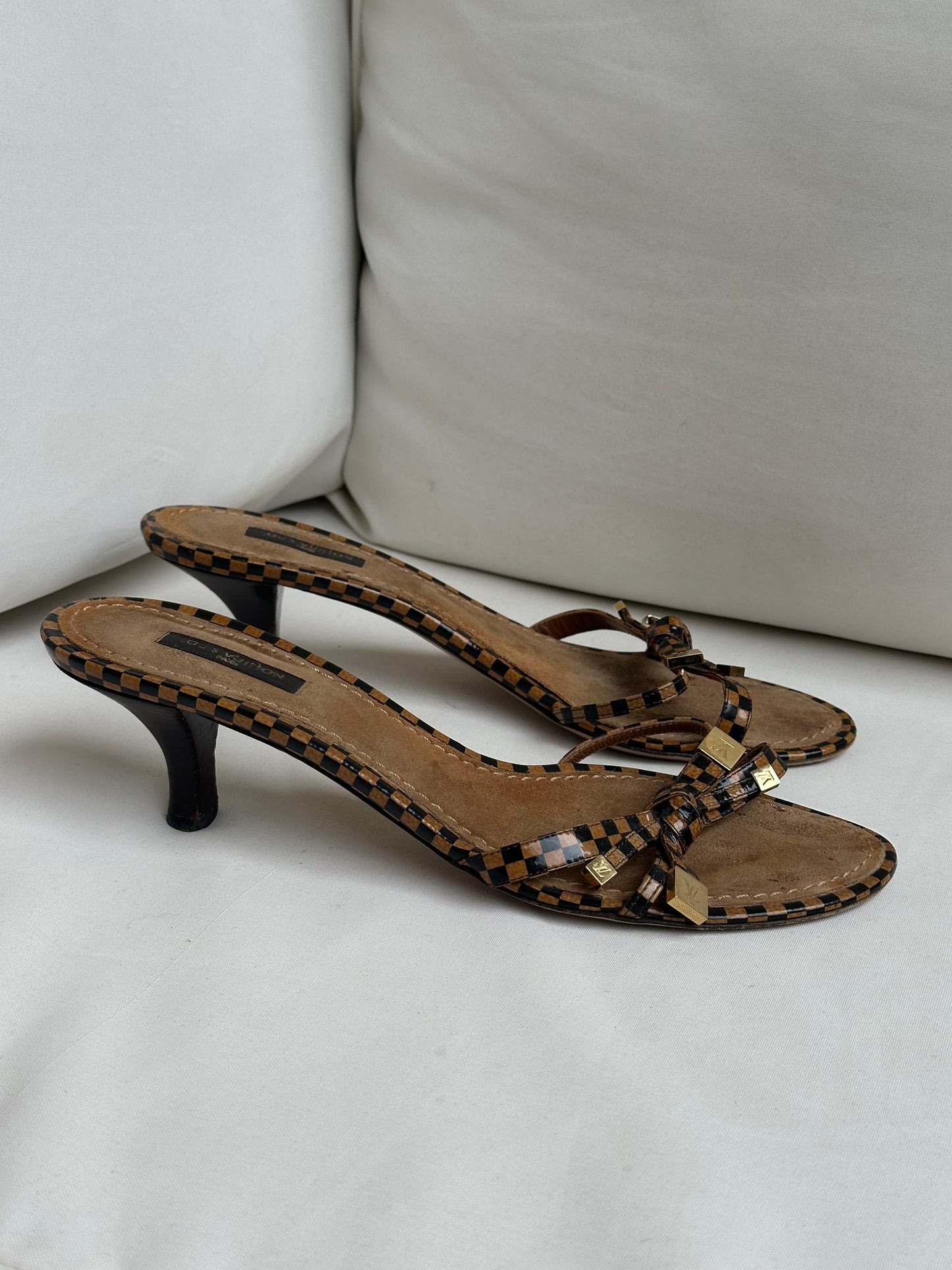Louis Vuitton Damier Kitten Heels (38,5)