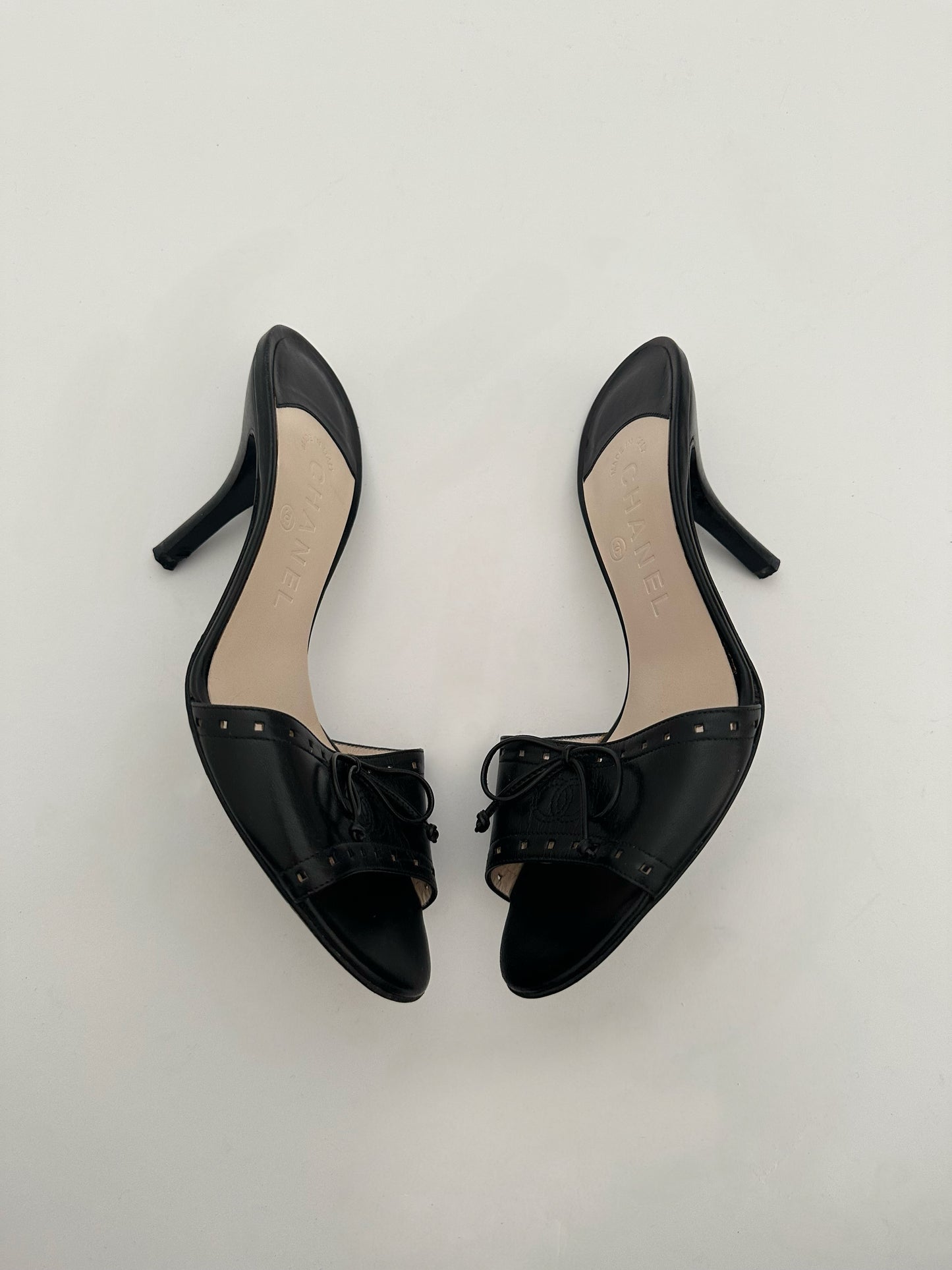 Chanel Leather Kitten Heels (37,5)