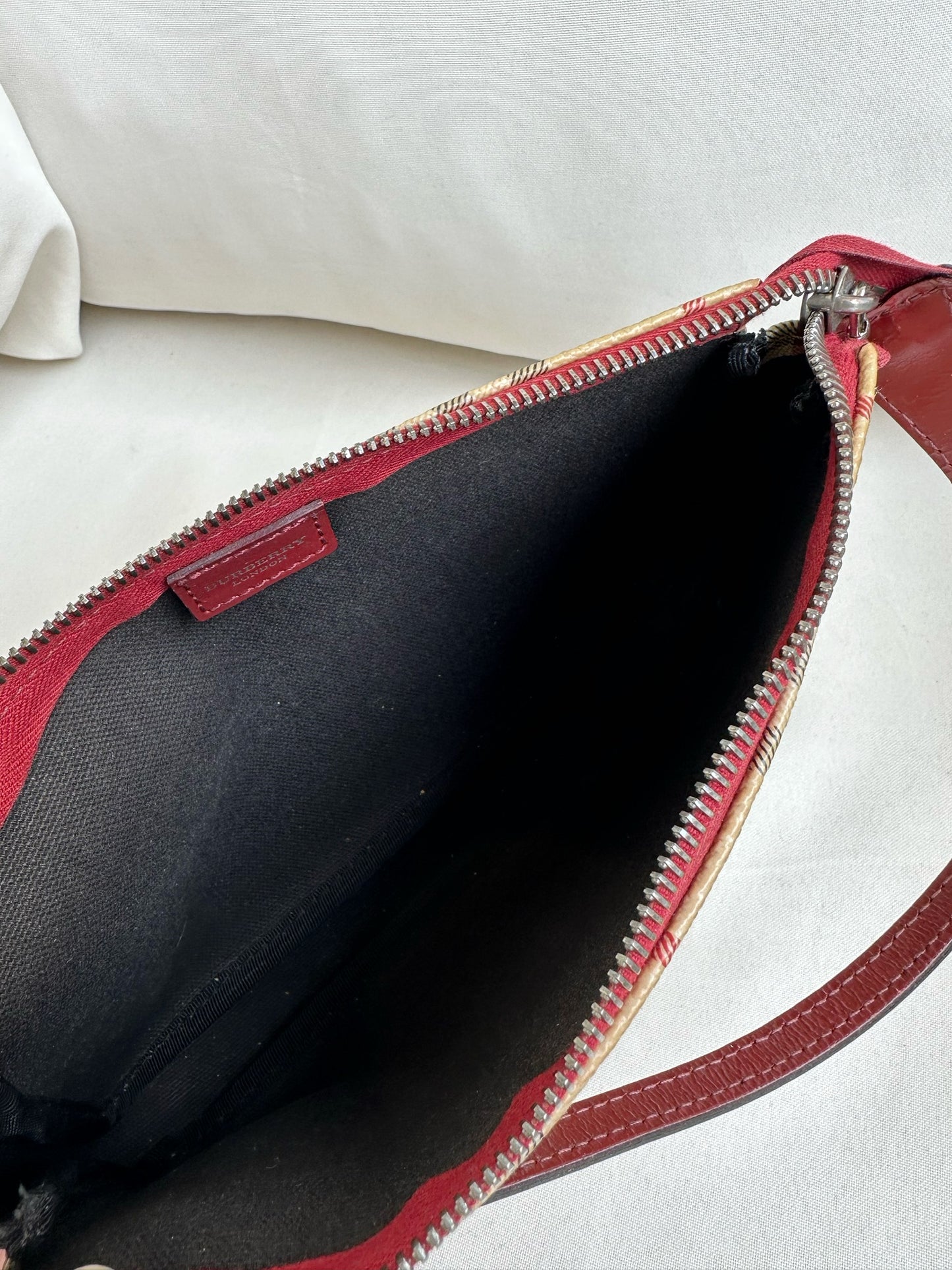 Burberry Nova Check Pochette Shoulder Bag in Good Condition -  Norway