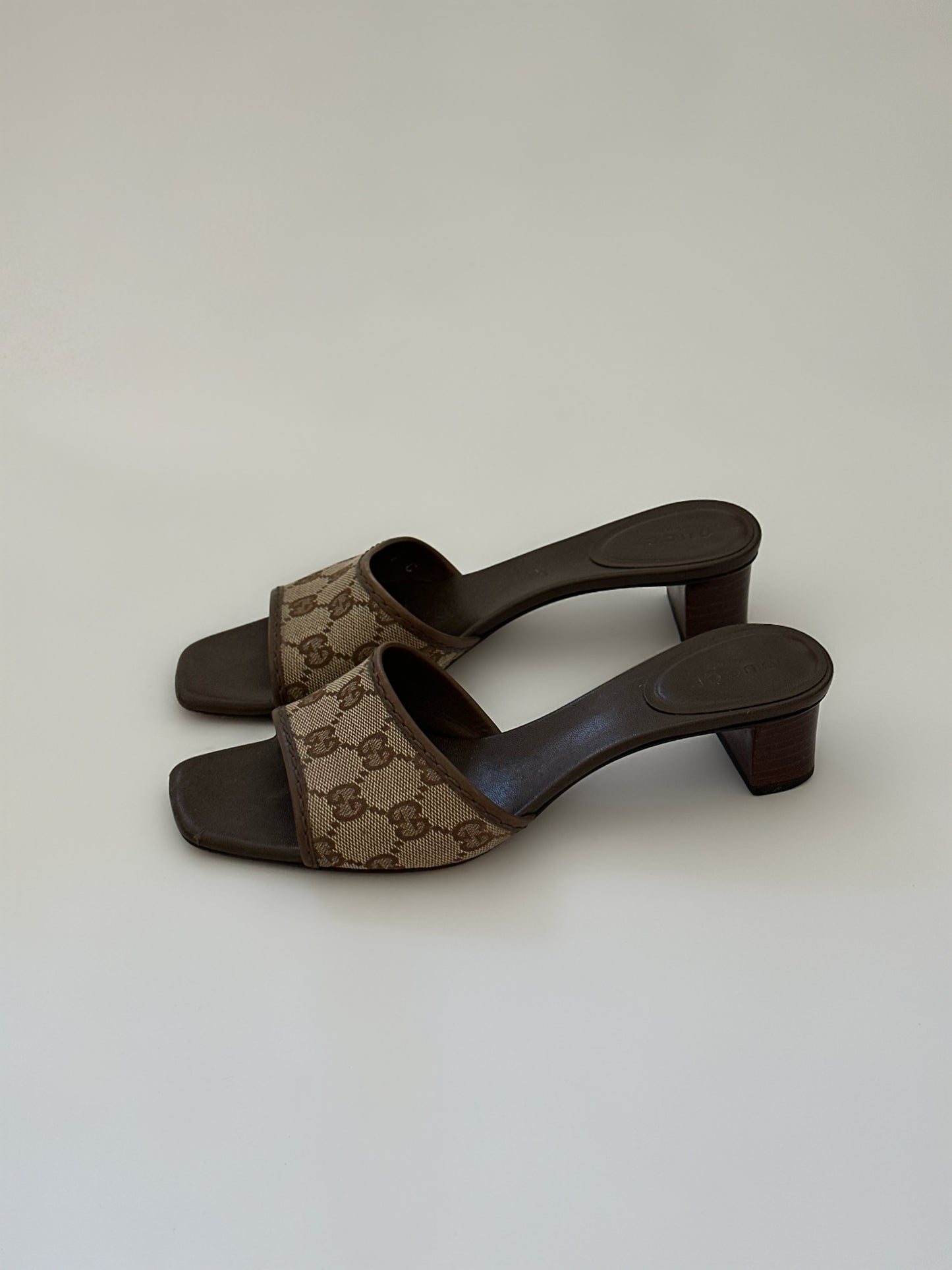 Gucci Monogram Mules (37,5)
