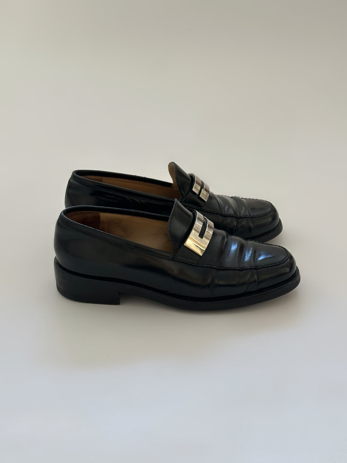Gucci Logo Loafer (37)