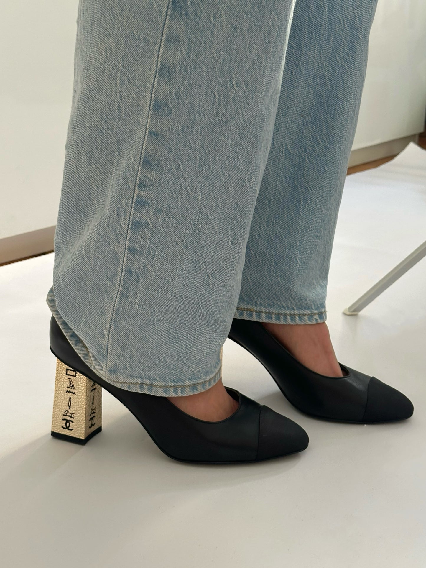 Chanel Cap Toe Leather Heels (39)