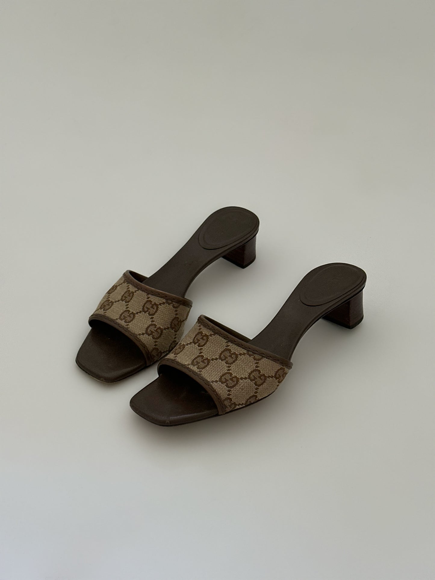 Gucci Monogram Mules (37,5)
