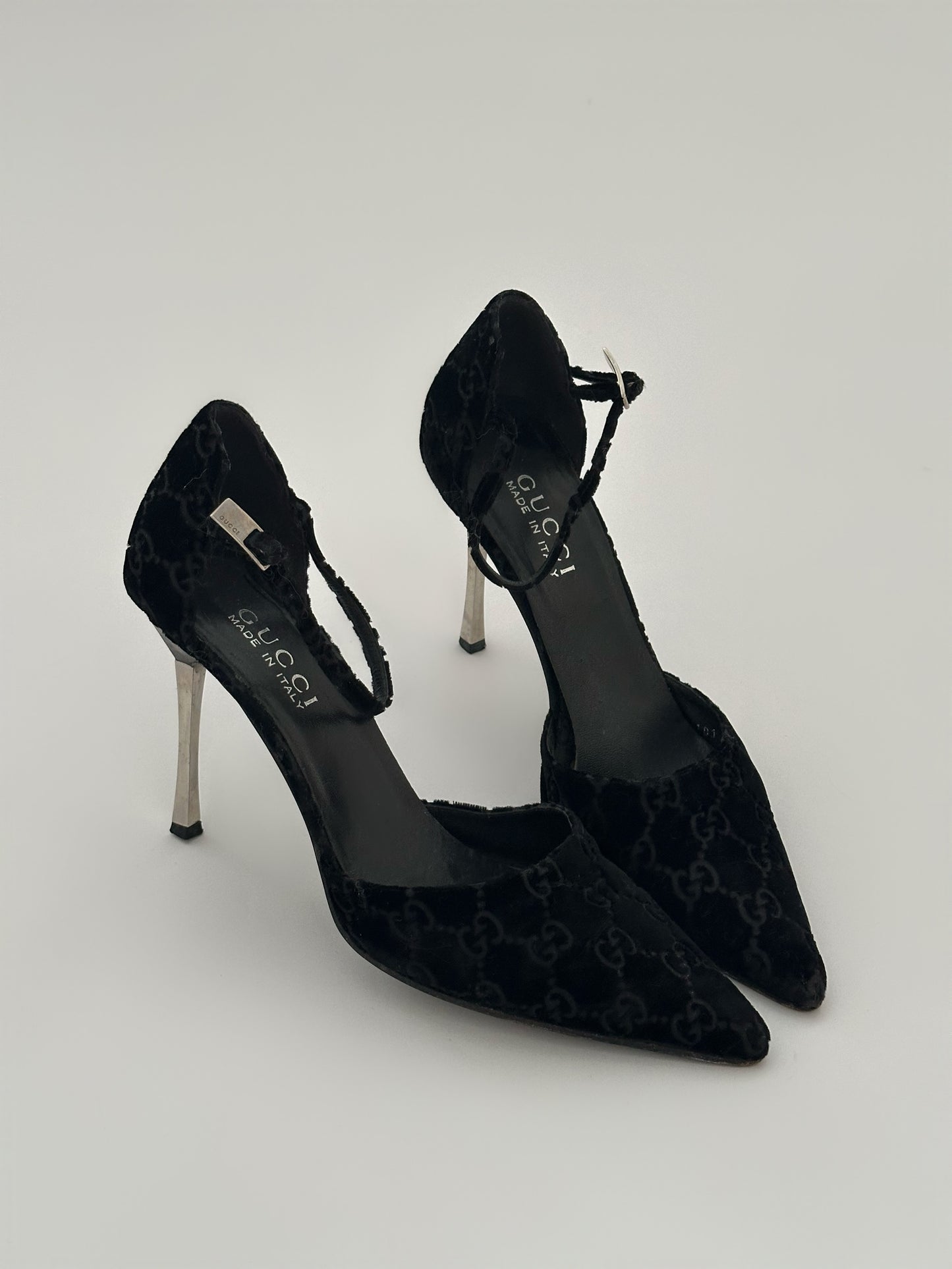 Gucci Monogram Velvet Pumps (38,5)