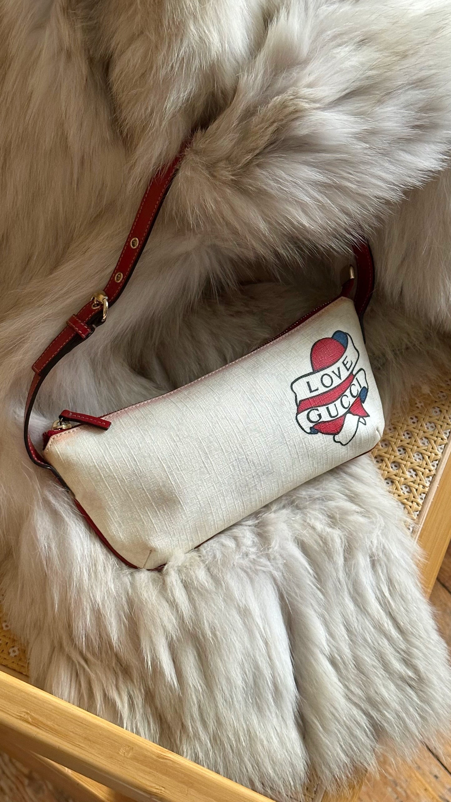 Gucci Love Pochette