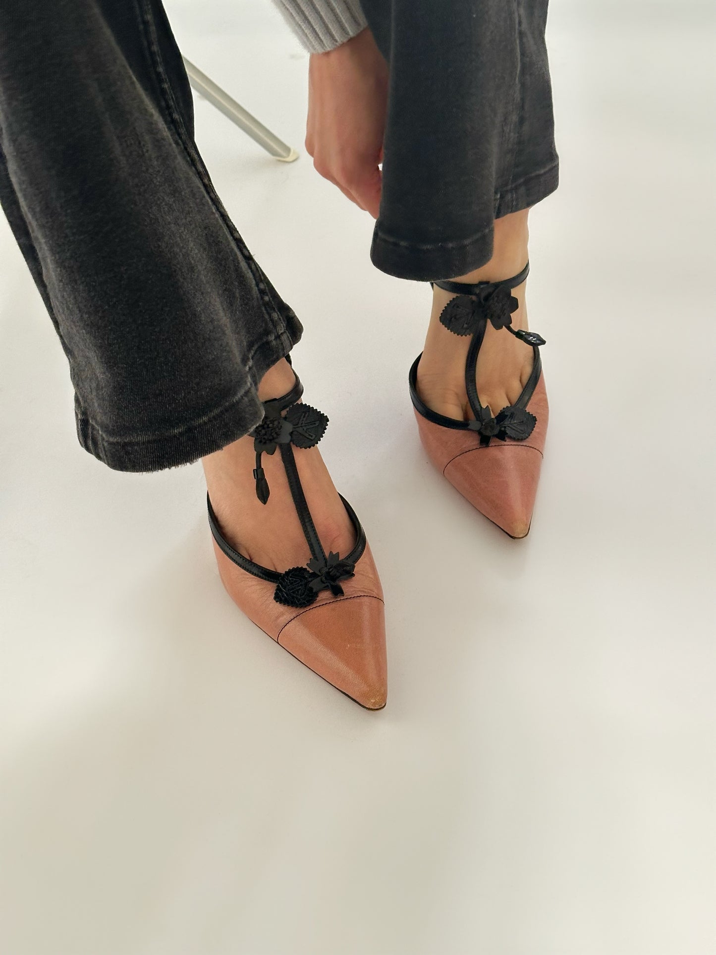 Prada Flower Slingback Pumps (37,5)