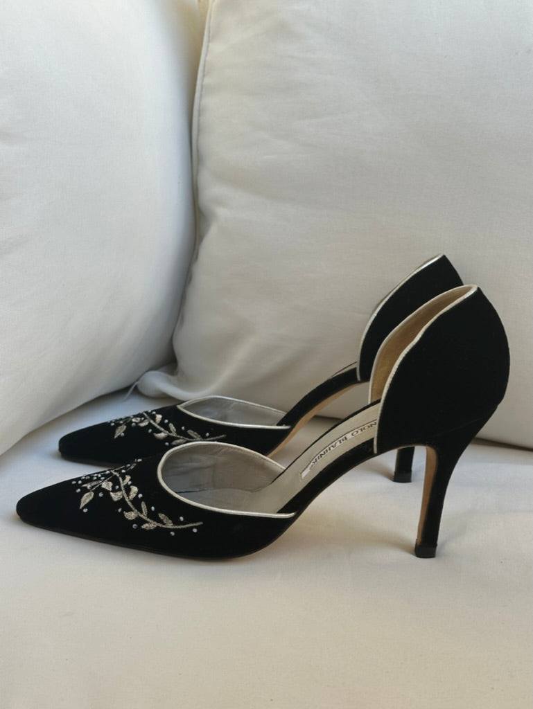 Manolo Blahnik Velvet Kitten Heels (38,5)