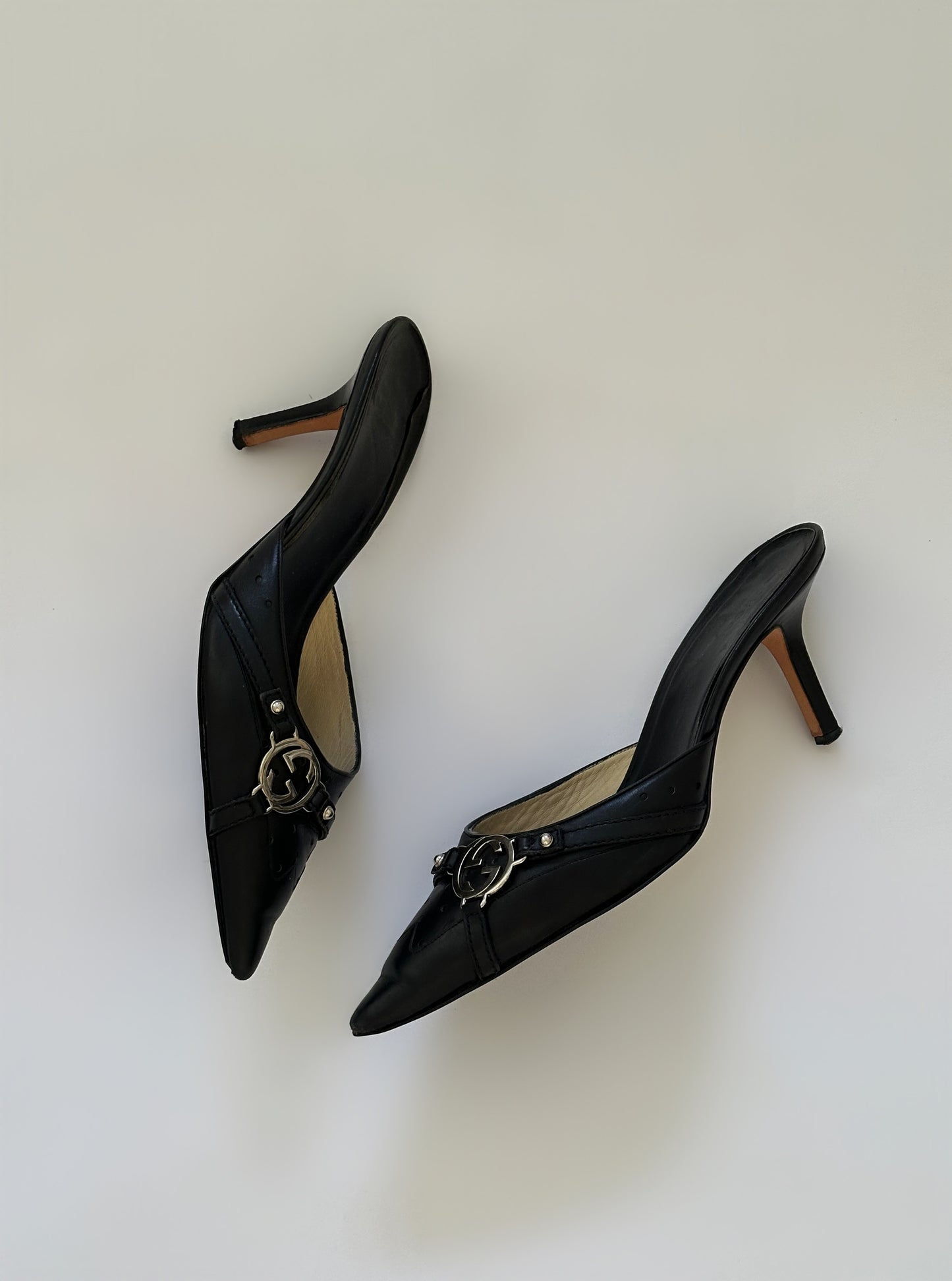 Gucci Logo Leather Mules (39,5)