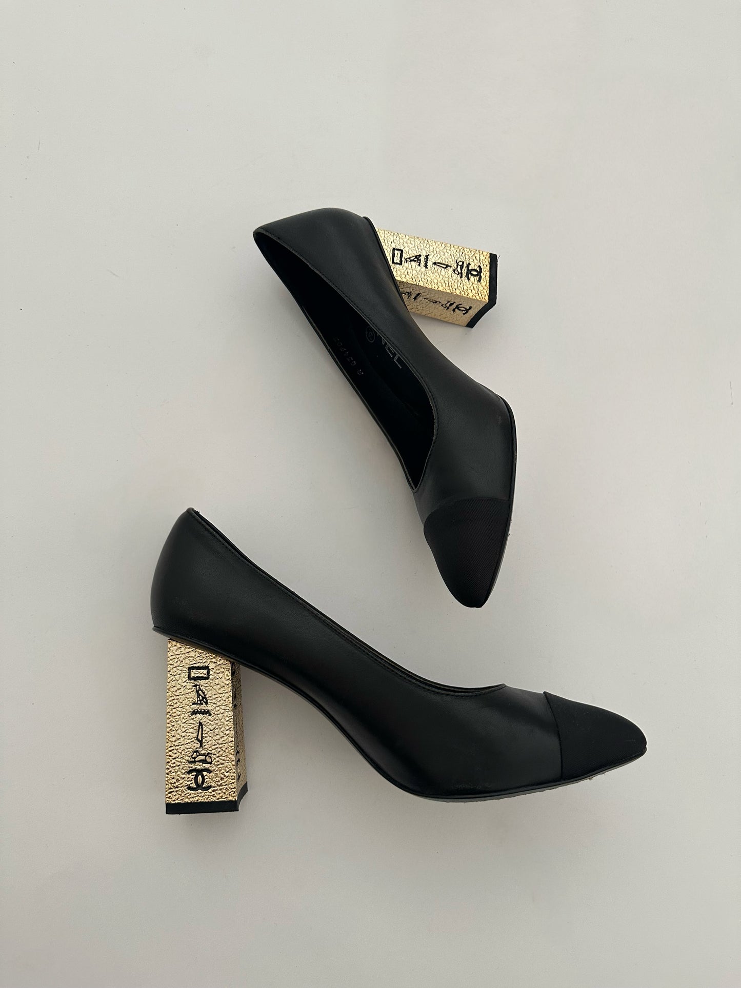 Chanel Cap Toe Leather Heels (39)