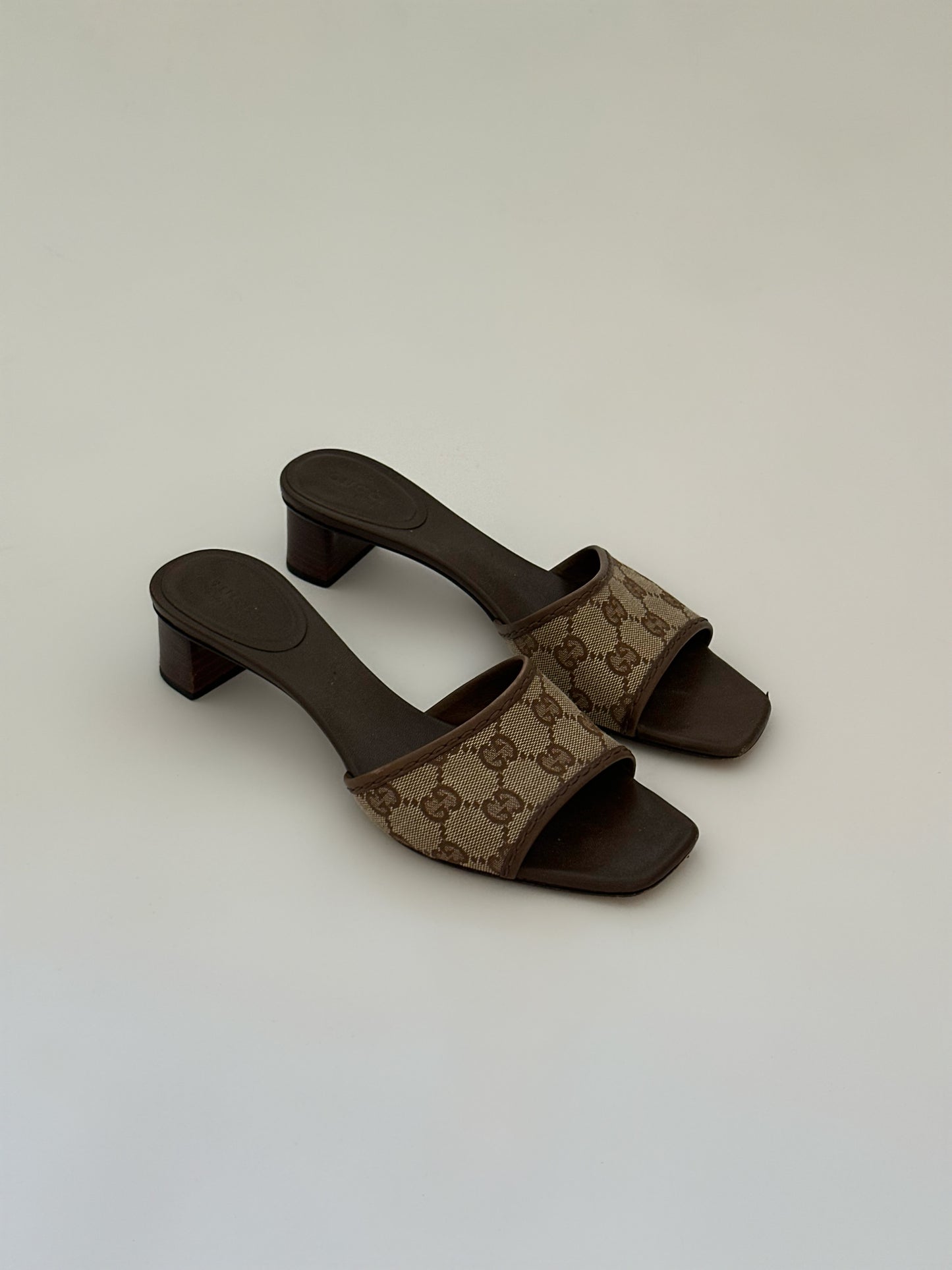 Gucci Monogram Mules (37,5)