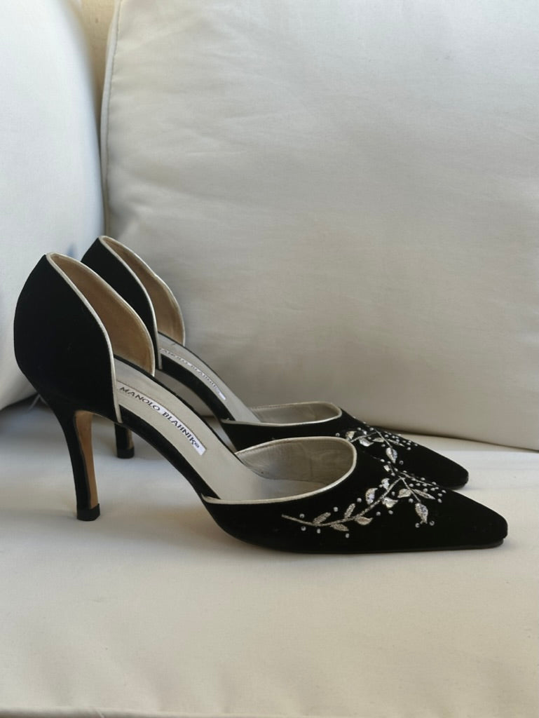 Manolo Blahnik Velvet Kitten Heels (38,5)