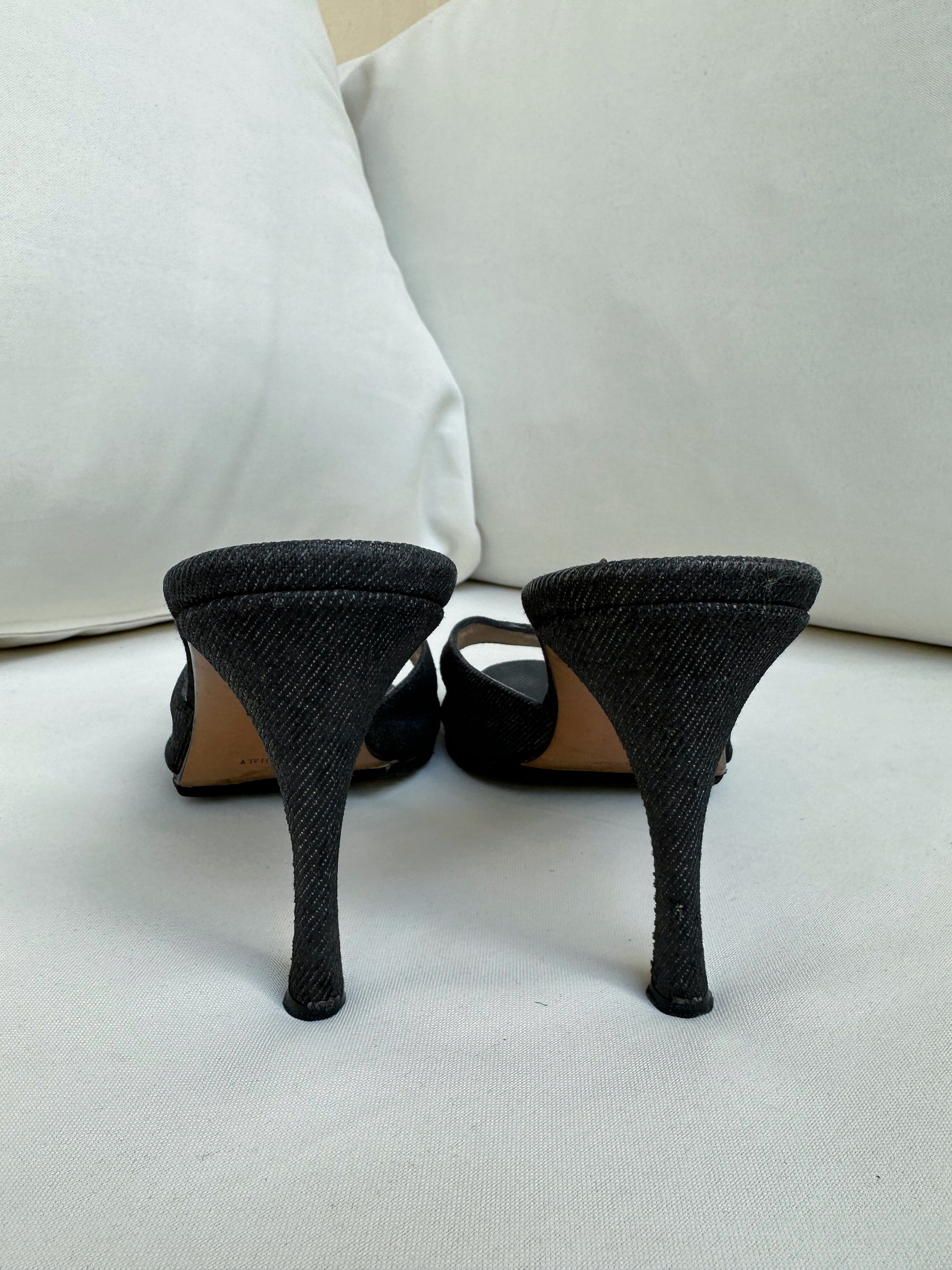Dior Vintage Denim Lock and Key Heels (37) – Vintage Luxury Bazaar